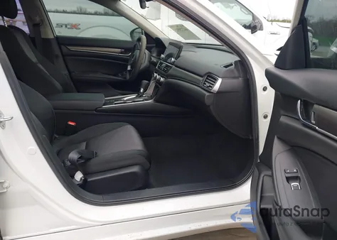 2021 Honda Accord Lx z USA, uszkodzony, nr VIN 1HGCV1F17MA010384